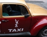 VW-Taxi-Käfer - bald ausgekrabbelt